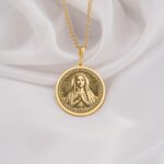 ⁦Virgin Mary Queen of Peace Medjugorje Pendant | 14K Solid Gold - Spiritual Protection Catholic Symbol⁩ - الصورة ⁦2⁩